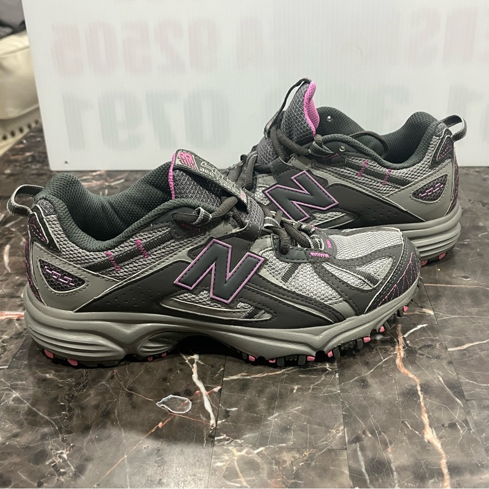 New Balance Women's Black and Pink Sneakers